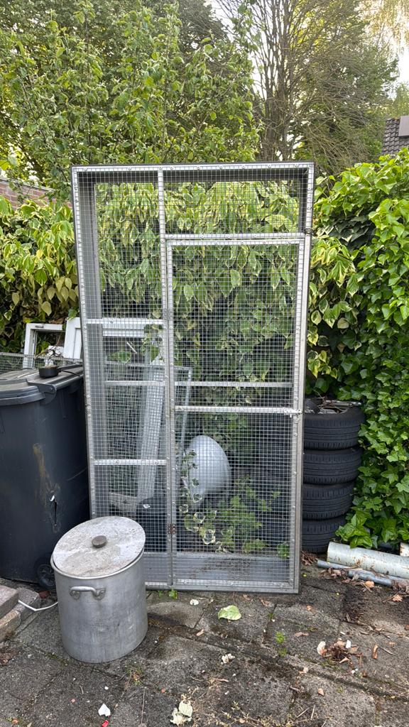 Zeer degelijke vrijstaande kooi/voliere binnen of buiten, Ophalen, Gebruikt, Aluminium, Volière