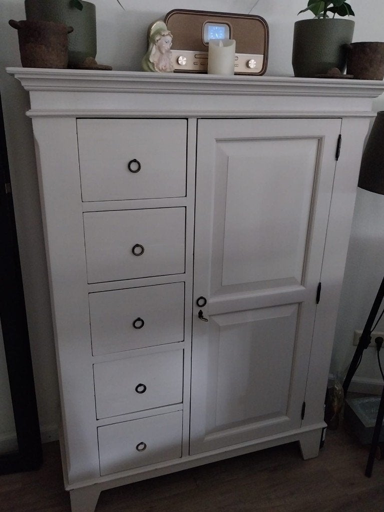 Te koop witte kast, Ophalen, Gebruikt, 100 tot 150 cm, 5 laden of meer