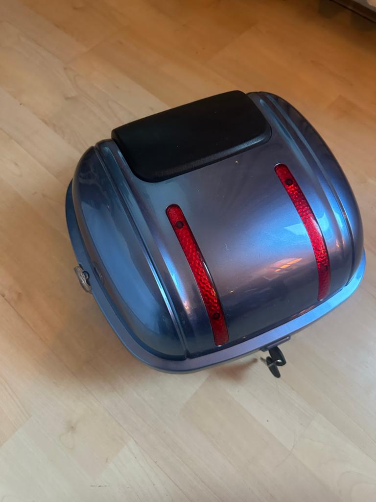 Scooter topkoffer met sleutels - Blauw/Zwart, Motoren, Accessoires | Koffers en Tassen, Ophalen of Verzenden, Zo goed als nieuw