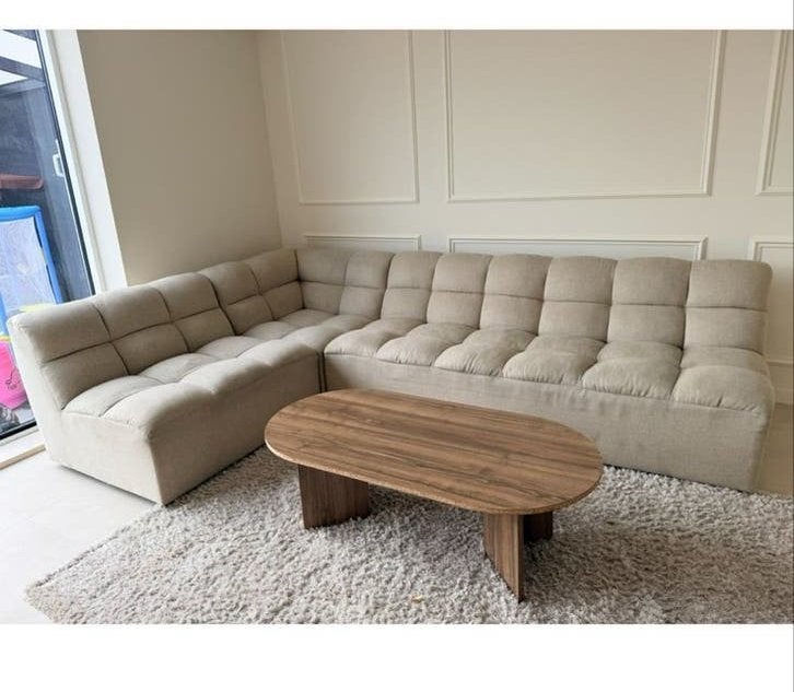 Moderne Hoekbank - Beige - Z.G.A.N. - Gereinigd, 250 tot 300 cm, Minder dan 75 cm, Hoekbank, Ophalen of Verzenden