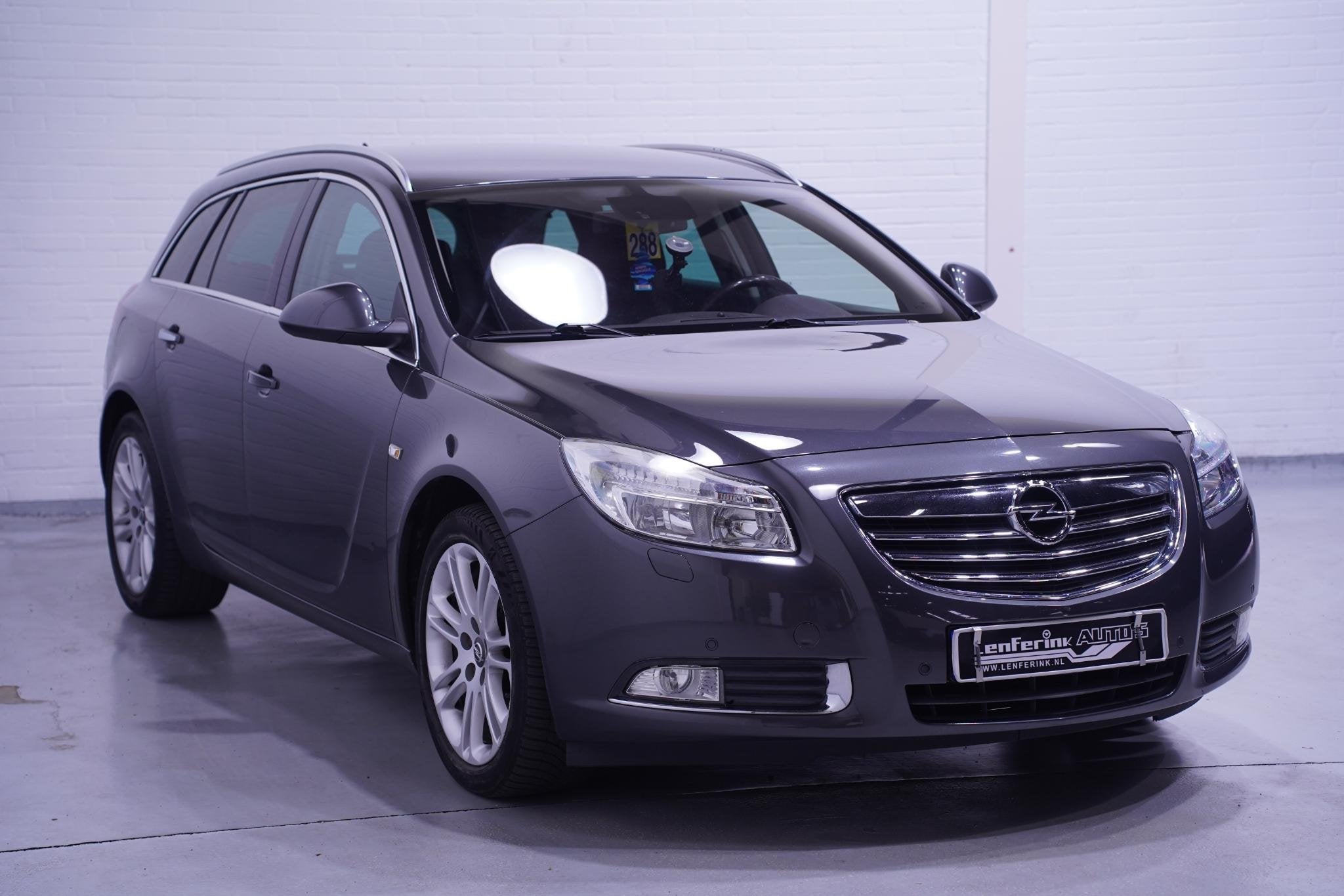 Opel Insignia Sports Tourer 1.6 T Cosmo navigatie electrisch, Auto's, Opel, Euro 5, Gebruikt, Zwart, 4 cilinders