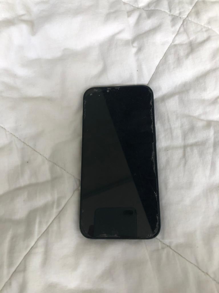 Iphone 13- lichte beschadigingen aan zijkant, Telecommunicatie, Mobiele telefoons | Apple iPhone, 128 GB, 86 %, Blauw, IPhone 13