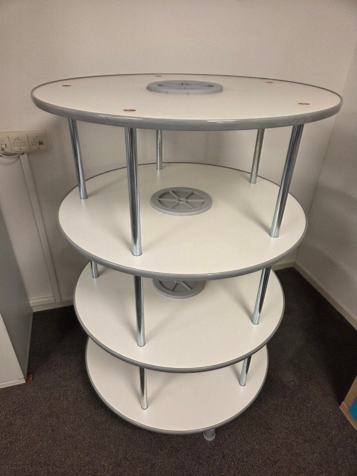 ordnerzuil. 1 etage minder, Ophalen