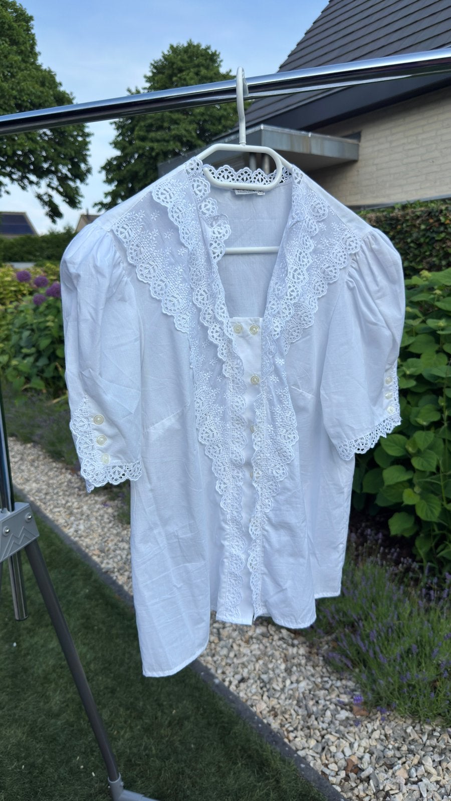 Witte blouse met kant en pofmouwen - Maat 44, Ophalen of Verzenden, Zo goed als nieuw, Maat 42/44 (L), Wit