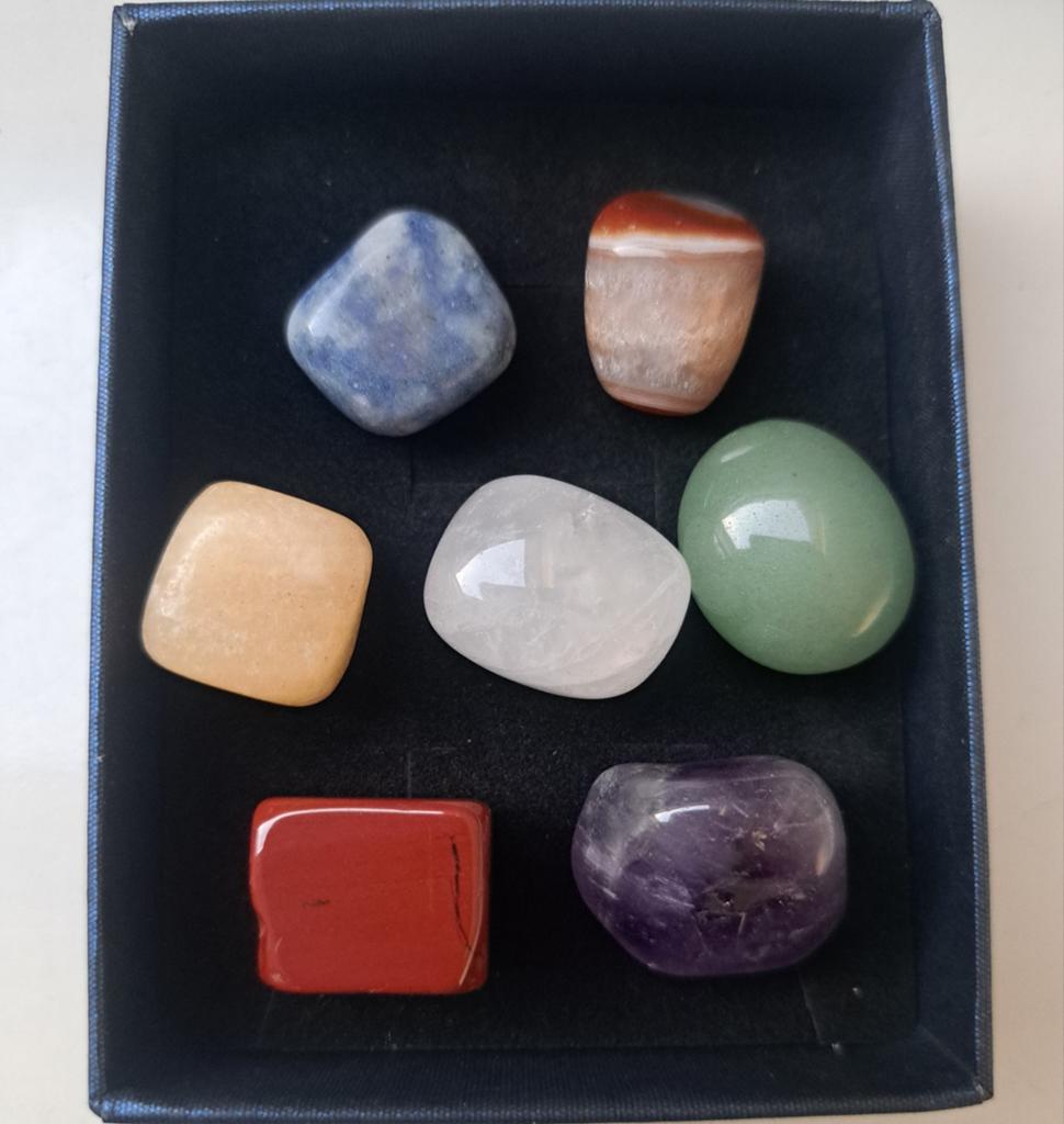 Chakra set in stevig kado doosje edelsteen natuursteen steen, Ophalen of Verzenden