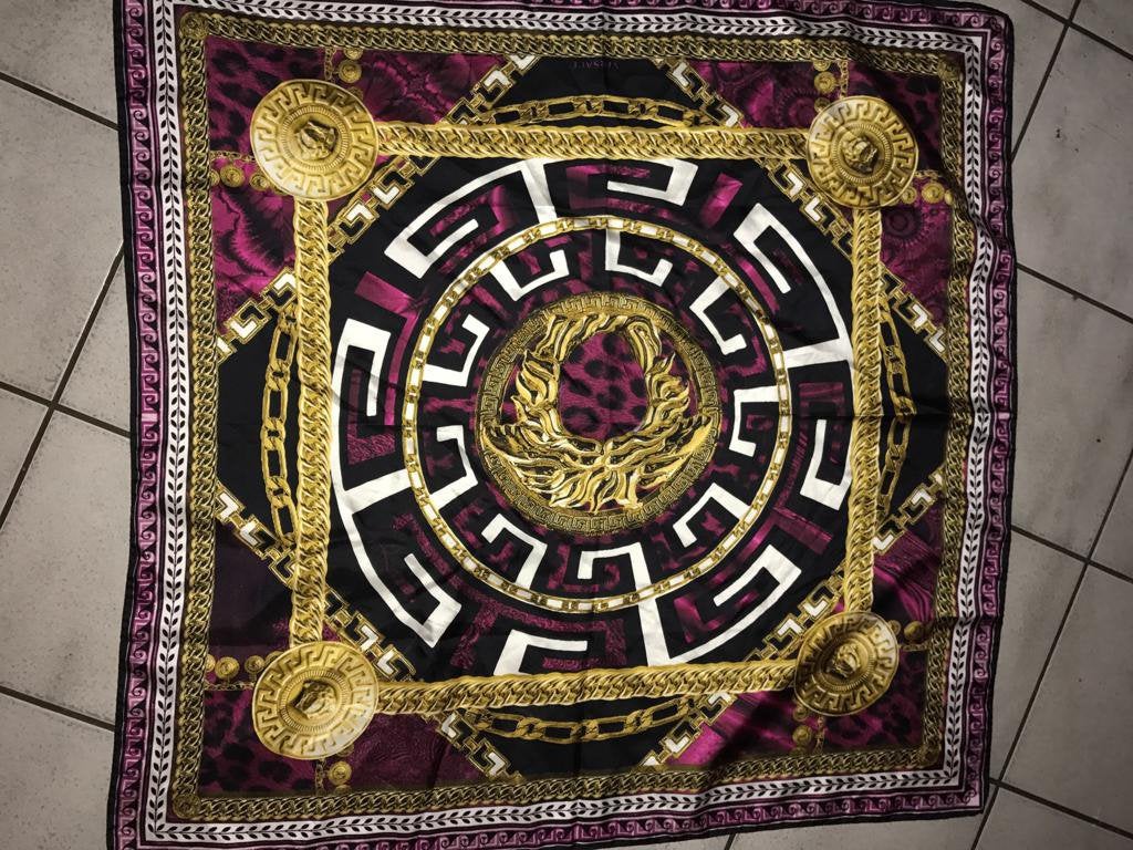Versace Sjaaltje, Ophalen of Verzenden, Zo goed als nieuw, Maat 38/40 (M), Sjaal
