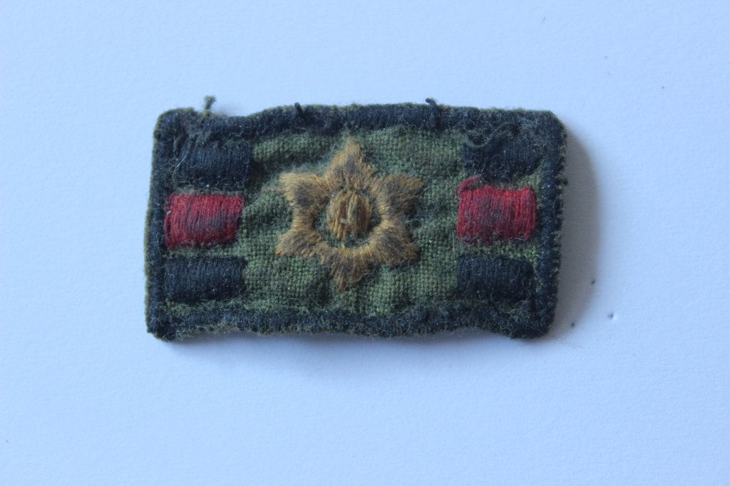 embleem  onbekend    3,5  x  2 cm, Verzenden, Overige soorten, Overige gebieden, Embleem of Badge