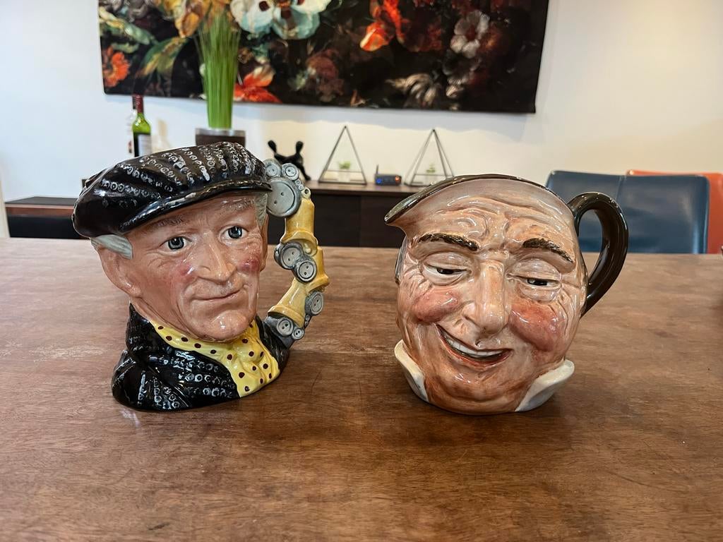 2 Royal Doulton antieke kannen/vazen: Pearly King & Farmer J, Ophalen of Verzenden