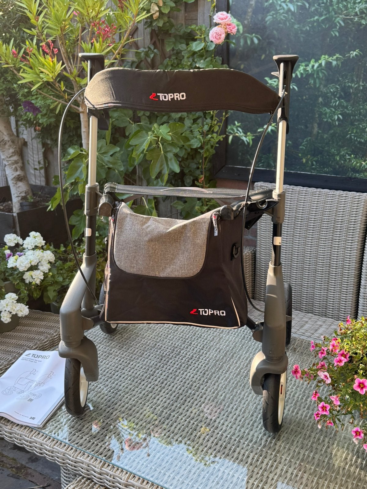 Zeer lichtgewicht topro troja 5G rollator zeer goede staat!, Ophalen of Verzenden, Lichtgewicht, Zo goed als nieuw