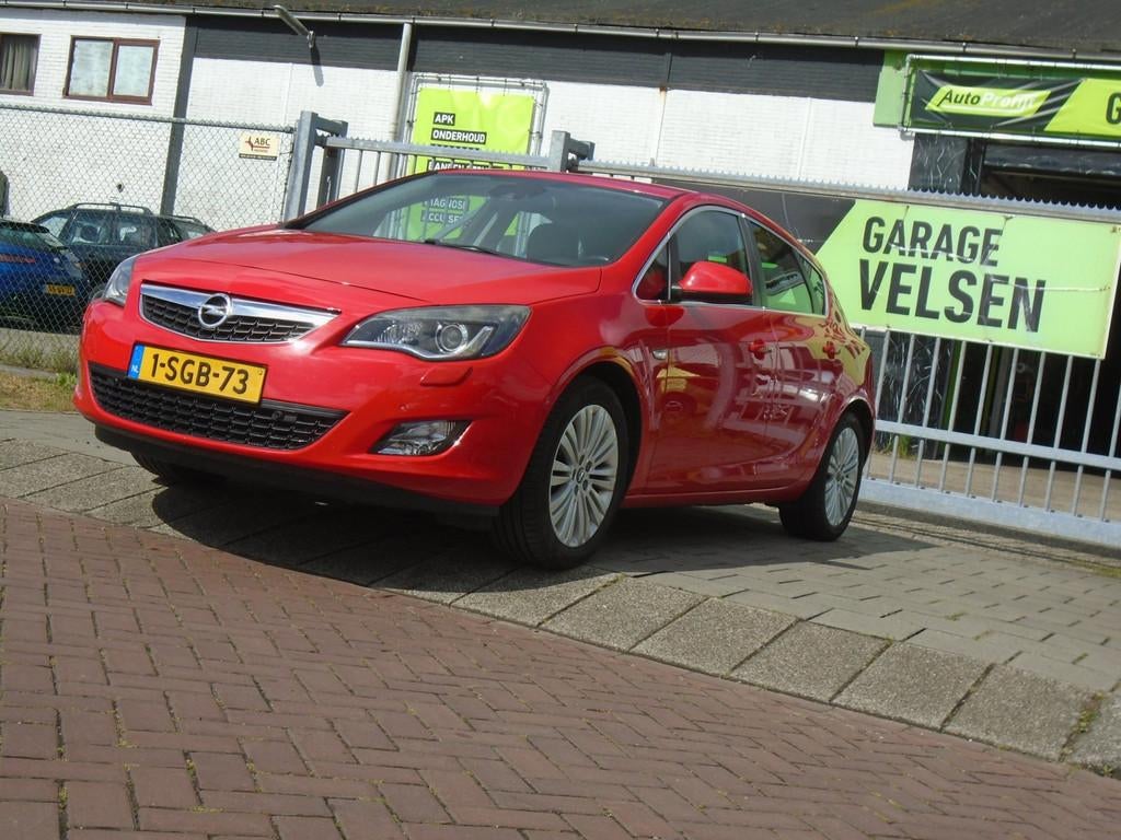Opel Astra 1.4 Cosmo / AIRCO /5 drs / 17 inch velgen, Voorwielaandrijving, Euro 5, 101 pk, Gebruikt