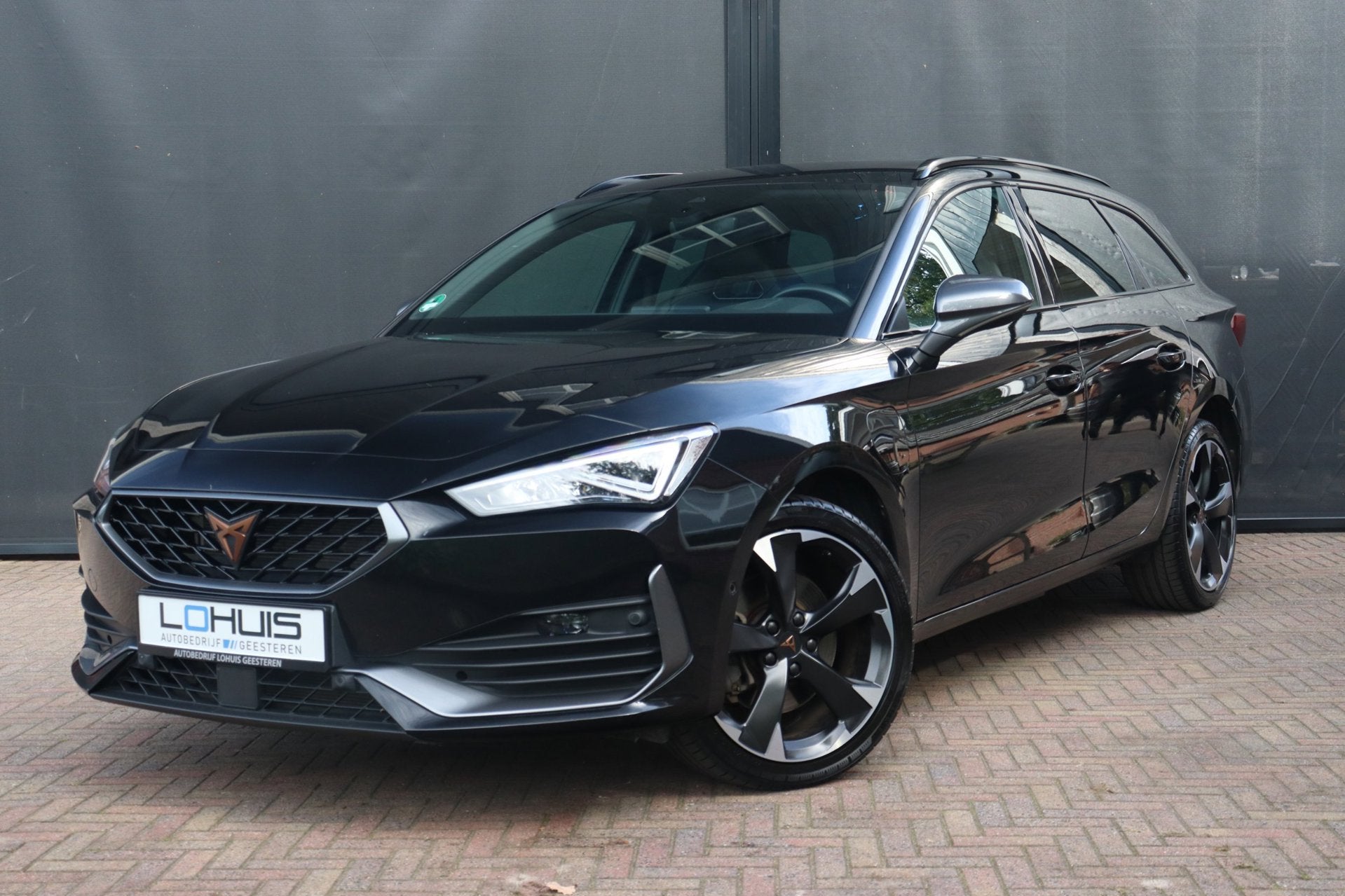 CUPRA Leon Sportstourer 1.4 e-Hybrid VZ Black Edition DSG 20, Auto's, Dealer onderhouden, 77 km/l, Gebruikt, Zwart