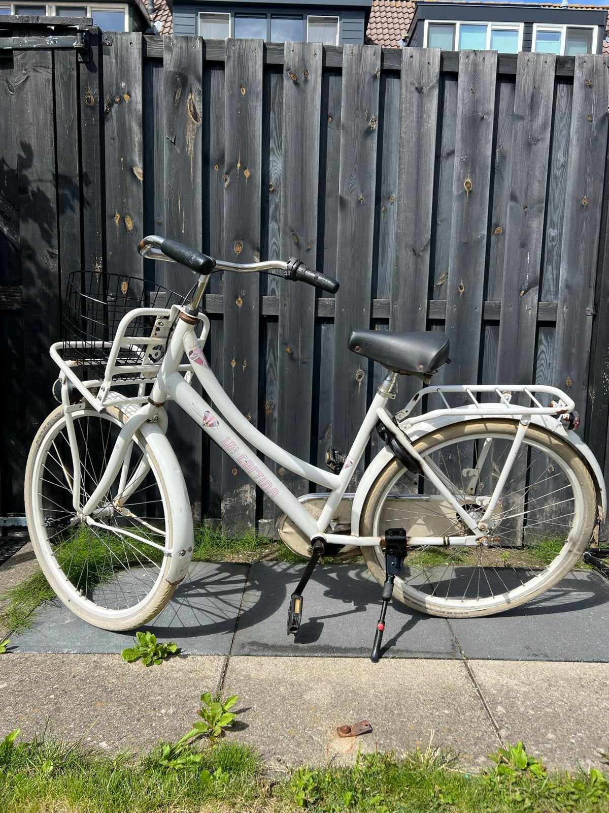 Witte damesfiets met voordrager en mand 26 inch y, Fietsen en Brommers, Fietsen | Dames | Damesfietsen, Terugtraprem, Gebruikt