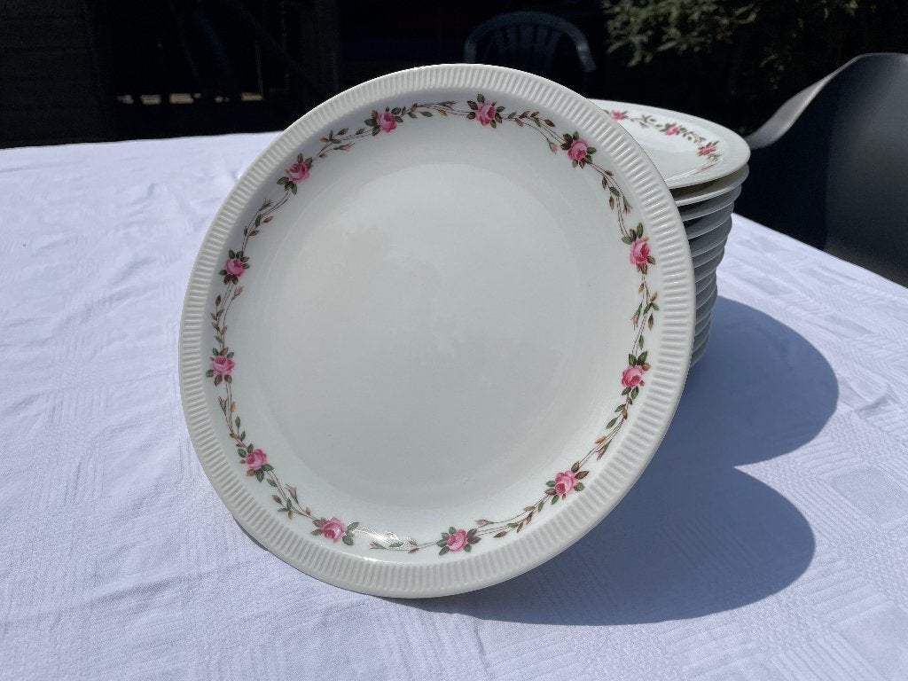 Arzberg Germany Athena Rose servies met reliëfrand, Huis en Inrichting, Keuken | Servies, Ophalen, Gebruikt, Arzberg, Klassiek