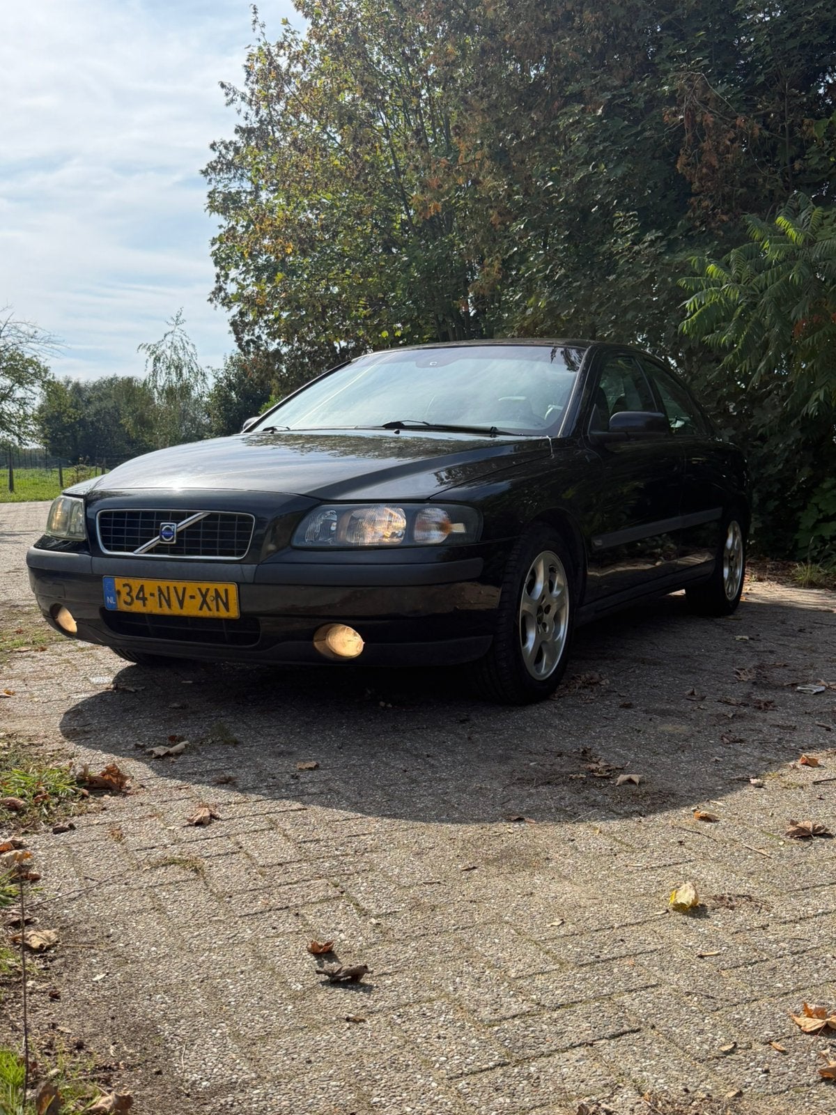 Volvo S60 2.4 140PK 2004 Zwart nieuwe koppeling, Auto's, Voorwielaandrijving, 1442 kg, Zwart, Zwart