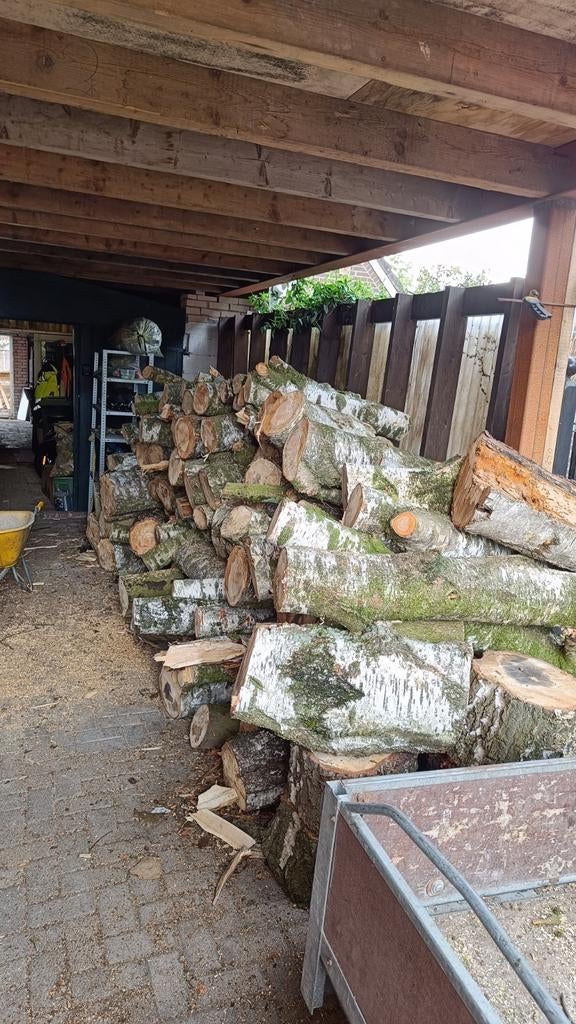 Berken gekloofd stookhout/haardhout, Tuin en Terras, Haardhout, 3 tot 6 m³, Ophalen of Verzenden, Berkenhout, Blokken