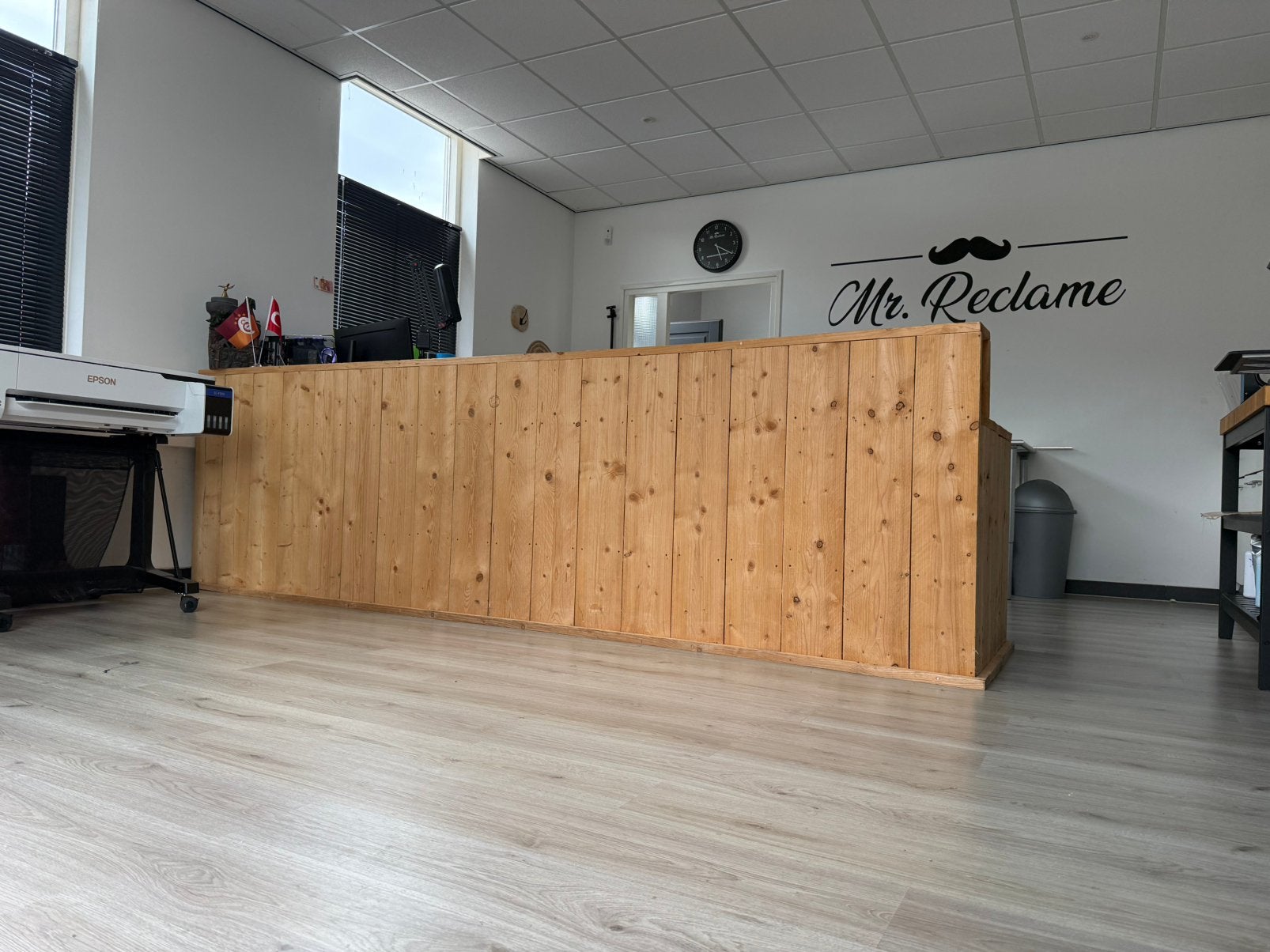 Grote toonbank / balie / bureau werkbank met veel werkruimte, Ophalen