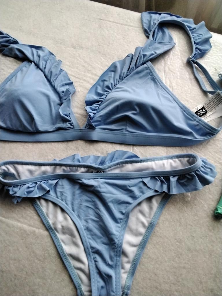 Nieuwstaat Pieces Bikini Set - Broekje S, Top L, Blauw, Nieuw, Ophalen of Verzenden, Bikini