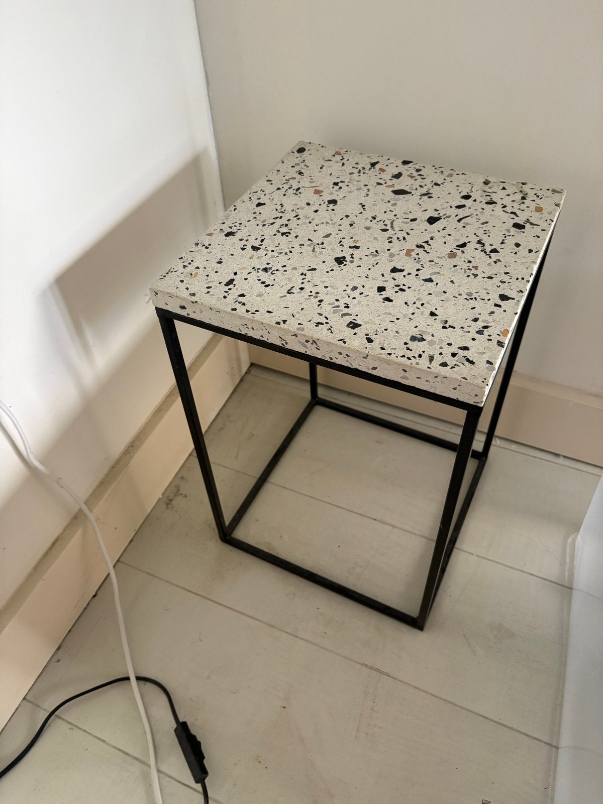 Bijzettafel Terrazzo met Zwart Metalen Frame, Ophalen, Minder dan 45 cm, Minder dan 55 cm, Metaal of Aluminium