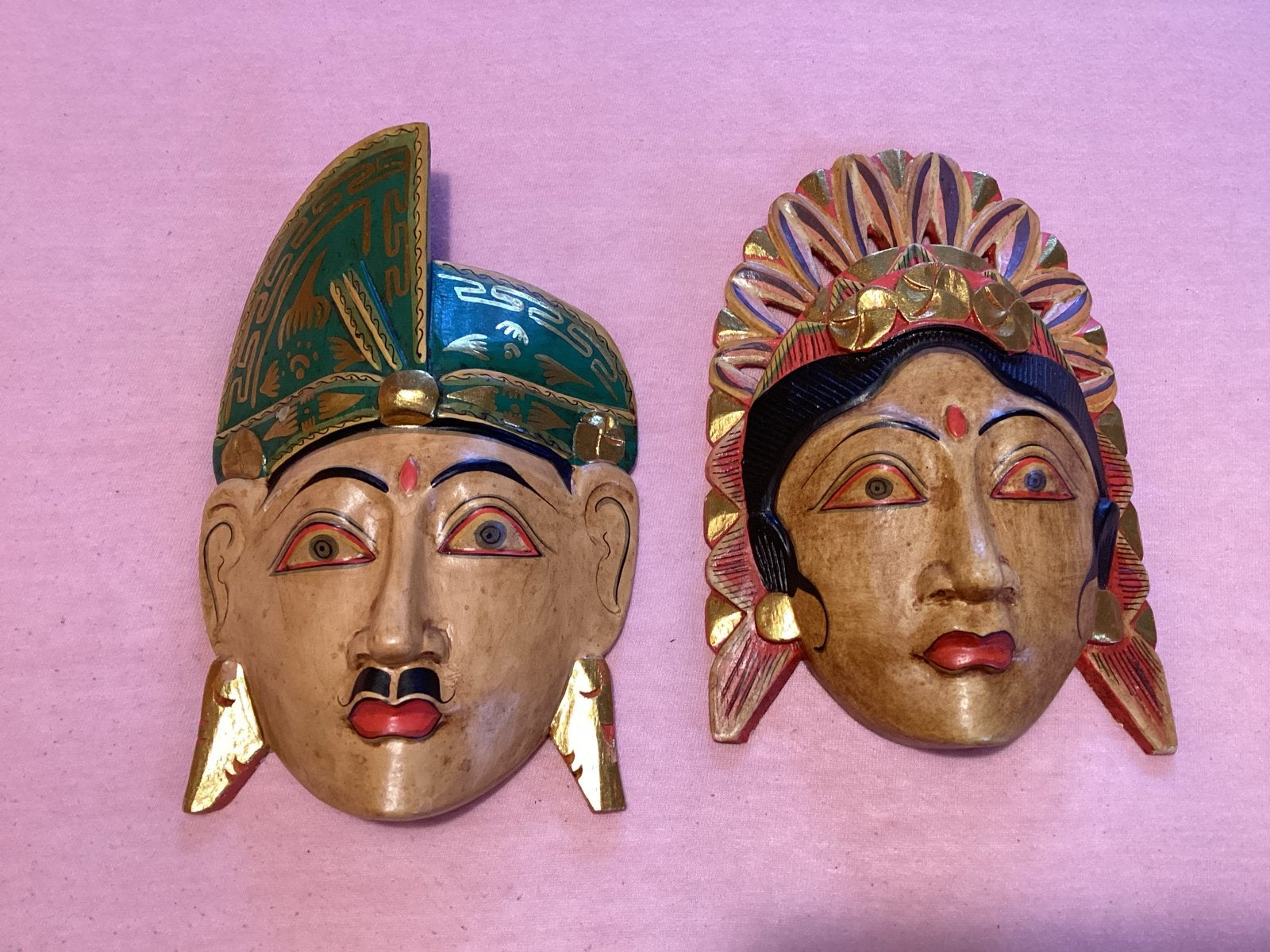 2x Balinese maskers, hout, beschilderd, 20,5-21H, SAMEN 10 €, Hout, Masker, Handgemaakt, Ophalen of Verzenden