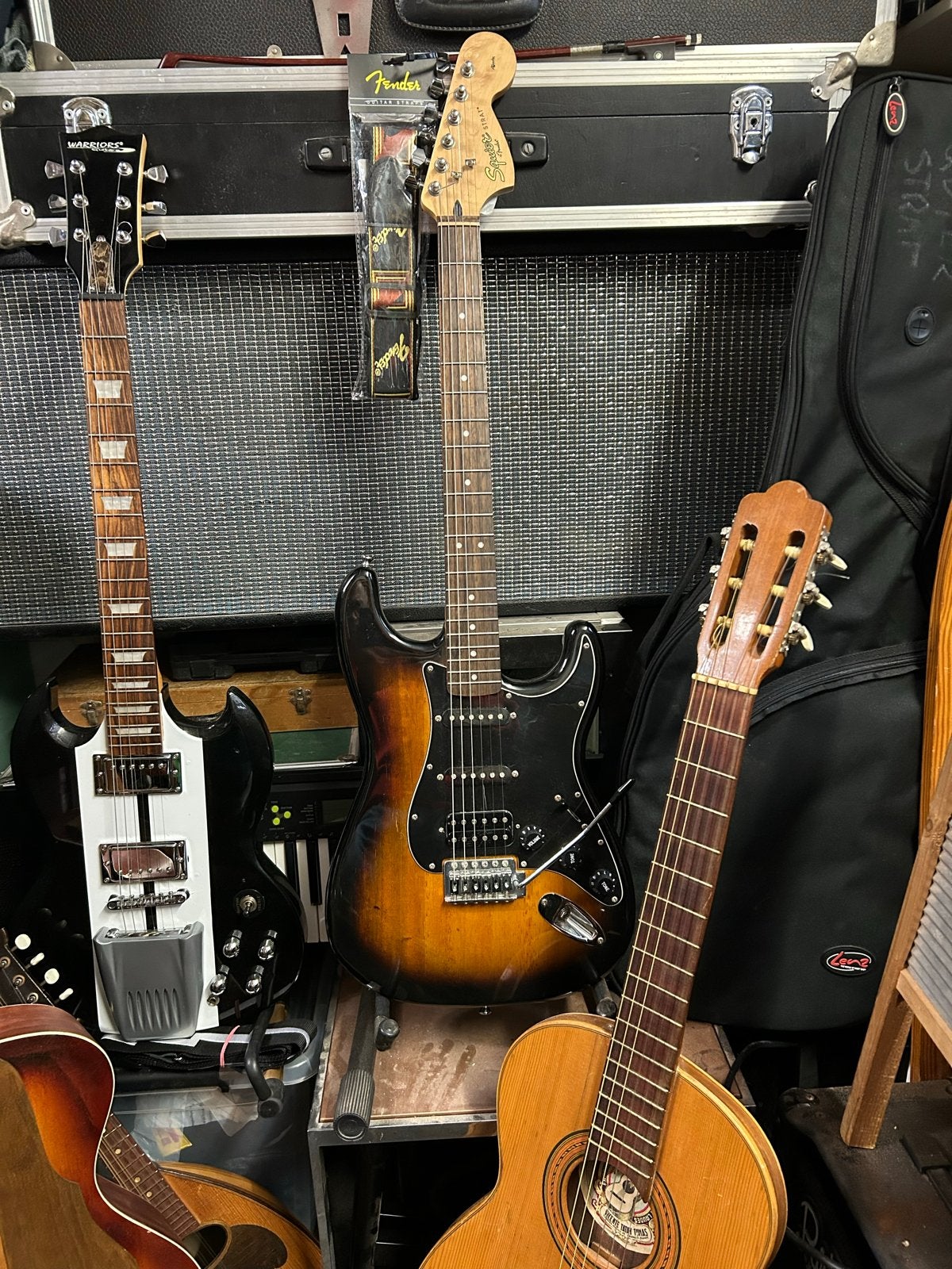 Squier by Fender HSS Stratocaster met gigbag en accessoires, Ophalen, Gebruikt, Solid body, Fender