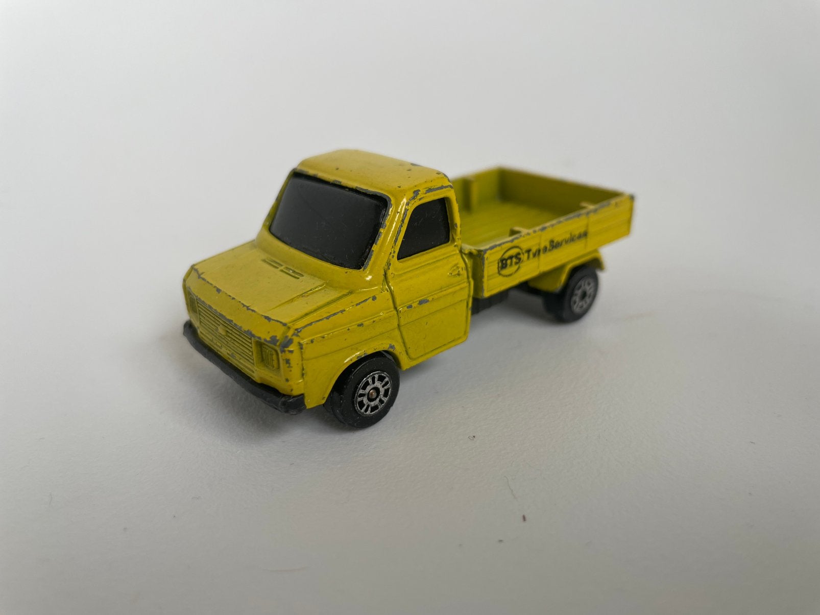 model Ford Transit laadbak RTS Tyre service geel 3-inch 1/50, Hobby en Vrije tijd, Ophalen of Verzenden, Gebruikt, Auto