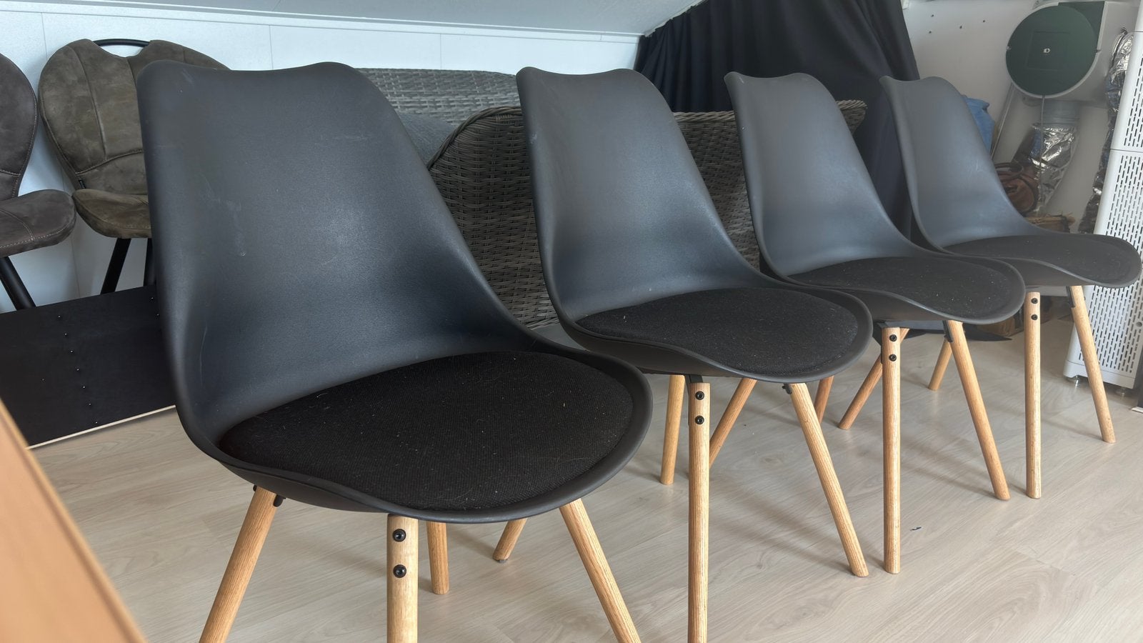 Set van 4 zwarte Jysk kuipstoelen - evt. als set met tafel, Ophalen, Zo goed als nieuw, Zwart, Vier