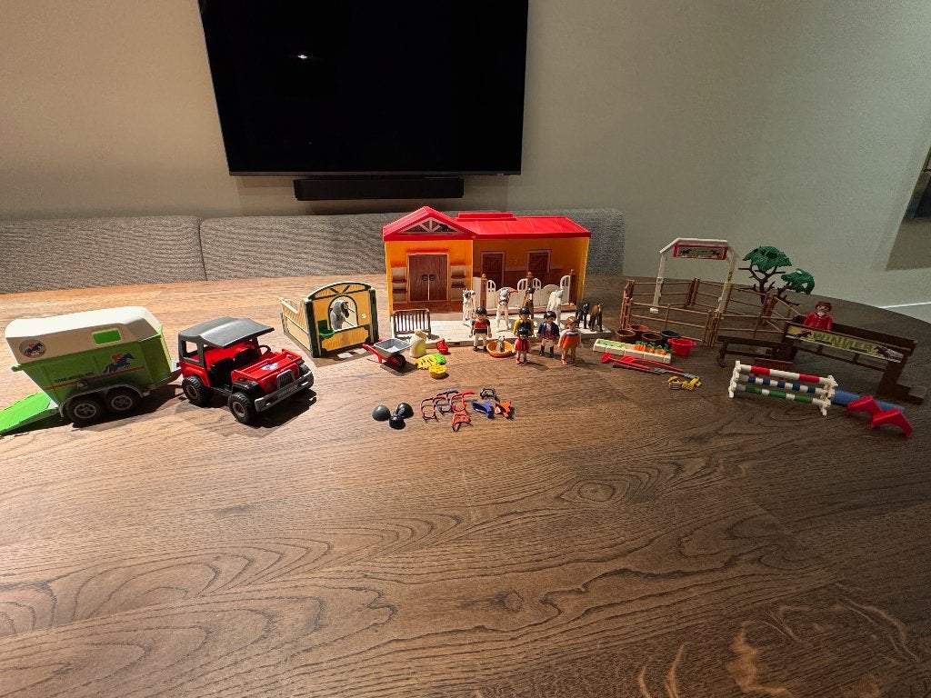 Playmobil manege met paarden auto, trailer en springparcours, Ophalen, Zo goed als nieuw, Complete set, Overige typen