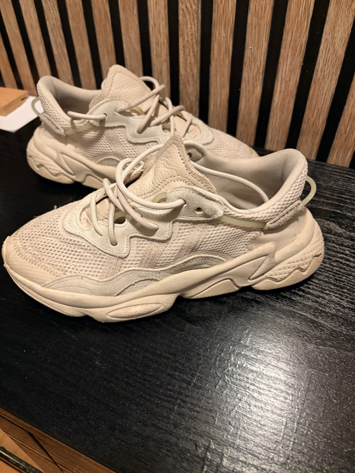 Adidas Ozweego sneakers - Crème/Beige, Verzenden, Gedragen, Overige kleuren, Sneakers of Gympen