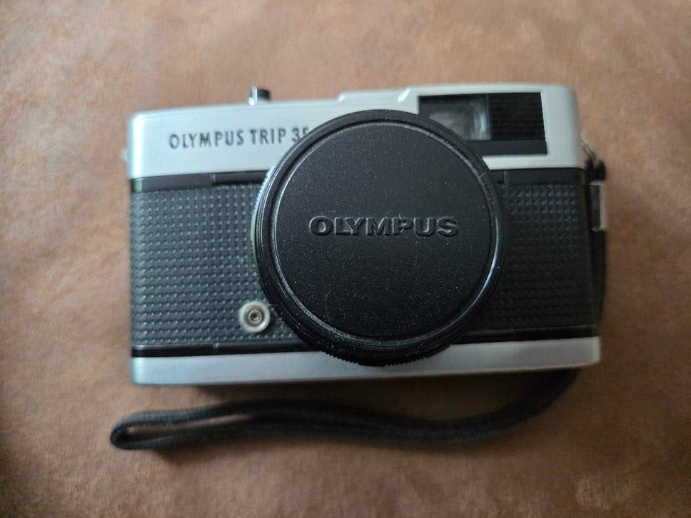 Olympus Trip 35 analoge camera - Vintage compact camera, Audio, Tv en Foto, Fotocamera's Analoog, Shinjuku Monolith, 3-1 Nishi-Shinjuku 2-chome, Shinjuku-ku, Tokyo 163-0914, Japan