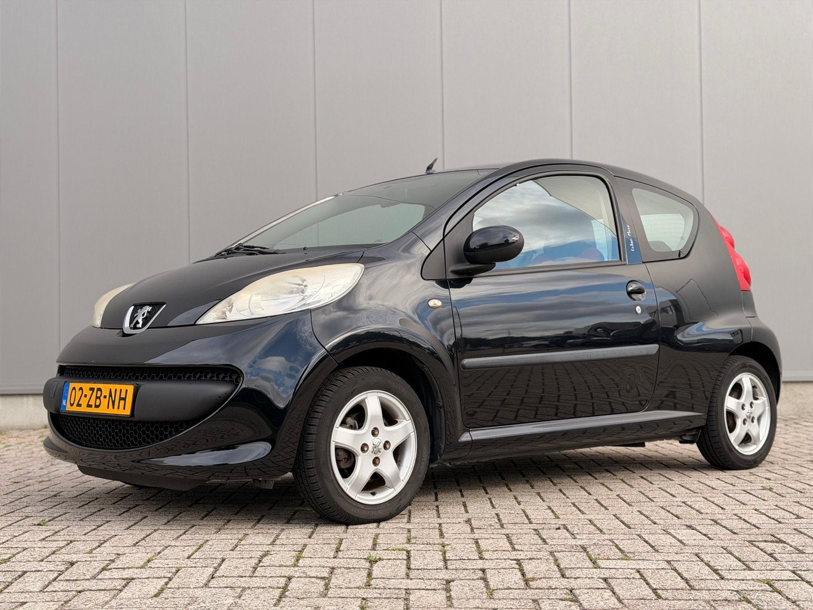 Peugeot 107 - 1.0 3DR - 2007 - Zwart - Apple carplay, Voorwielaandrijving, Stof, 4 stoelen, Origineel Nederlands