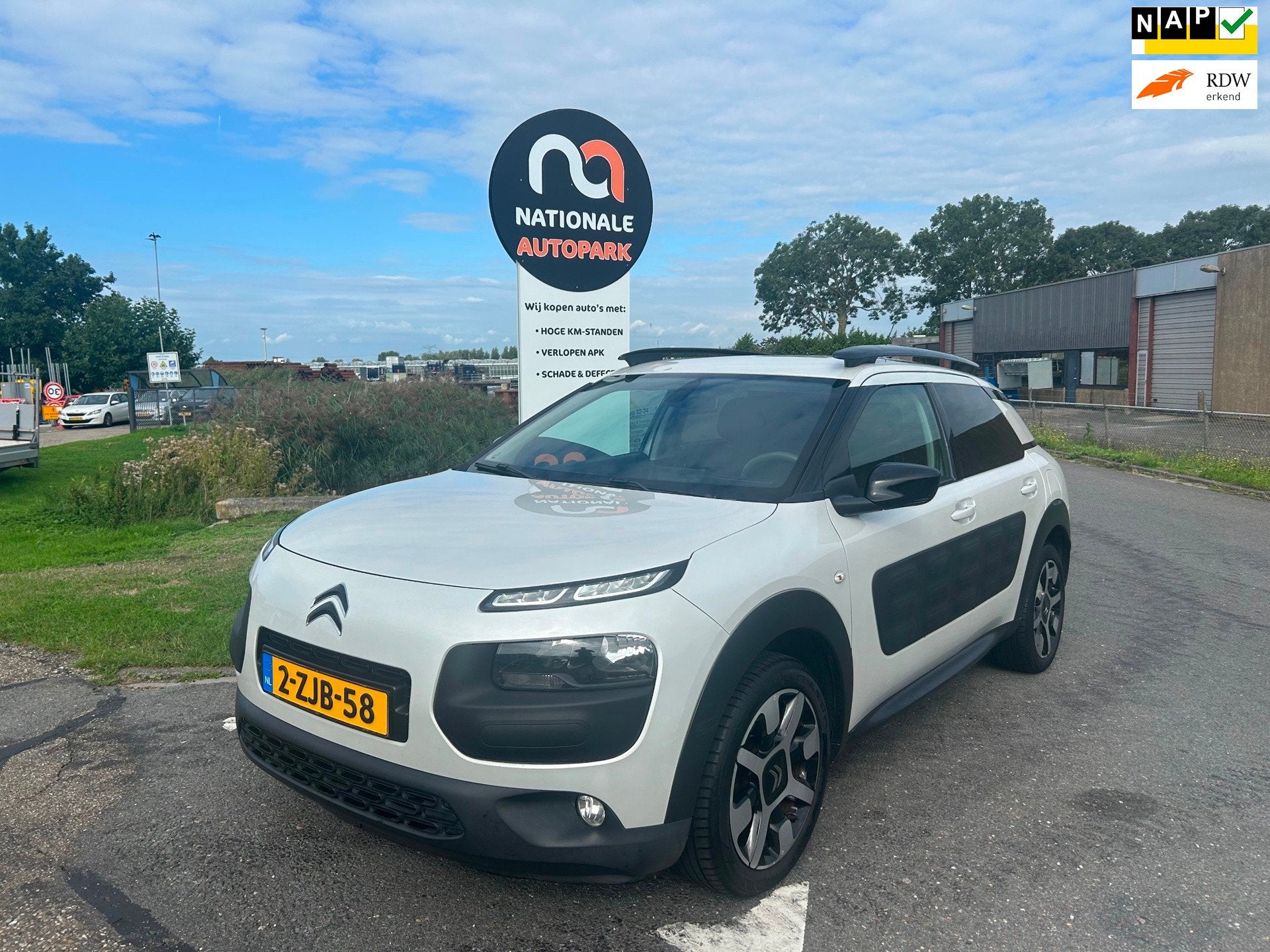 Citroen C4 Cactus | 2015 | 1.2 PureTech Shine | Top Auto | A, Euro 6, 1199 cc, 995 kg, Parkeersensor