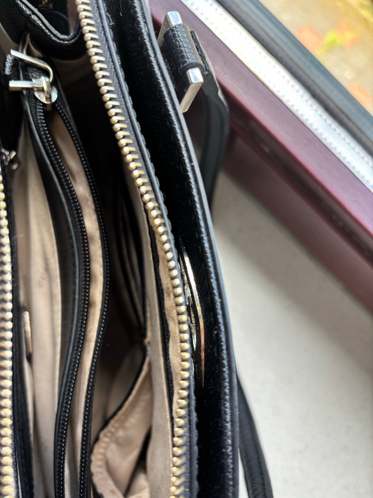 Zwarte Guess handtas - Zo goed als nieuw, Sieraden, Tassen en Uiterlijk, Tassen | Damestassen, Ophalen of Verzenden, Zo goed als nieuw