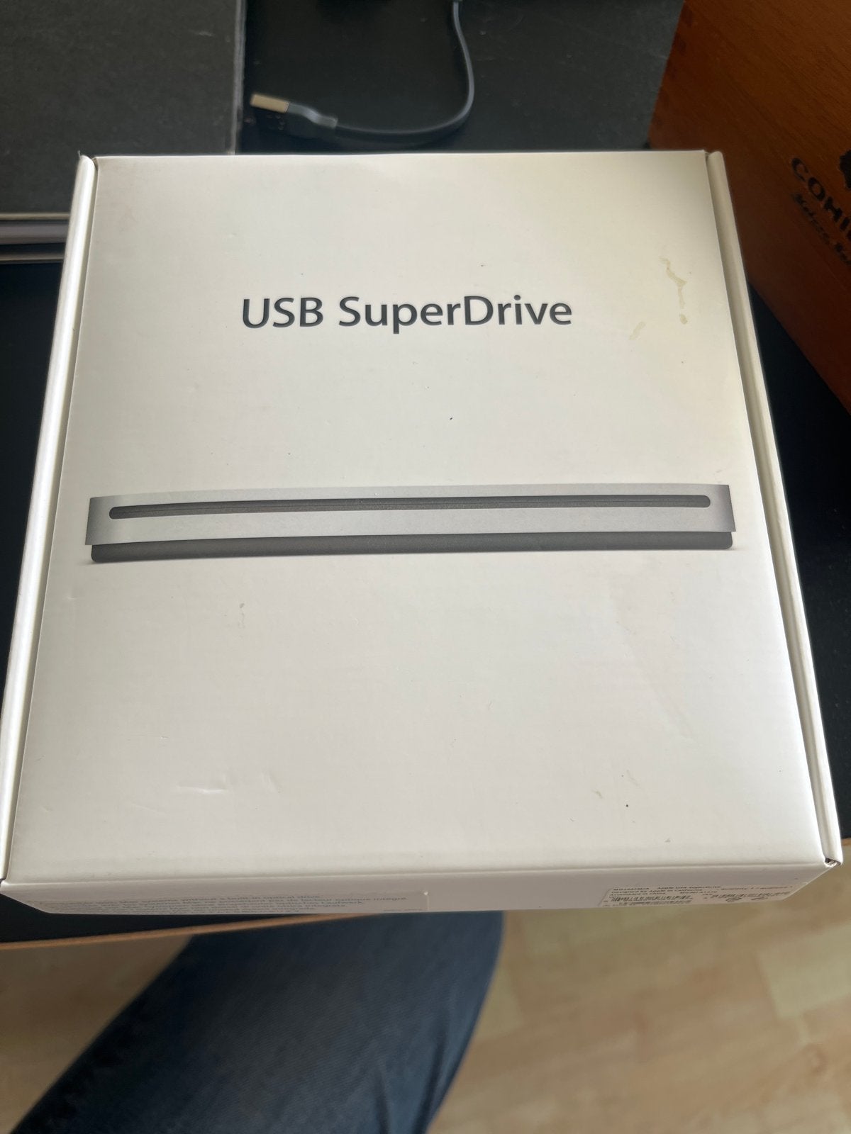 Apple USB SuperDrive - Externe DVD/CD-brander, Computers en Software, Optische drives, Zo goed als nieuw, Extern, MacOS, Cd, Ophalen of Verzenden