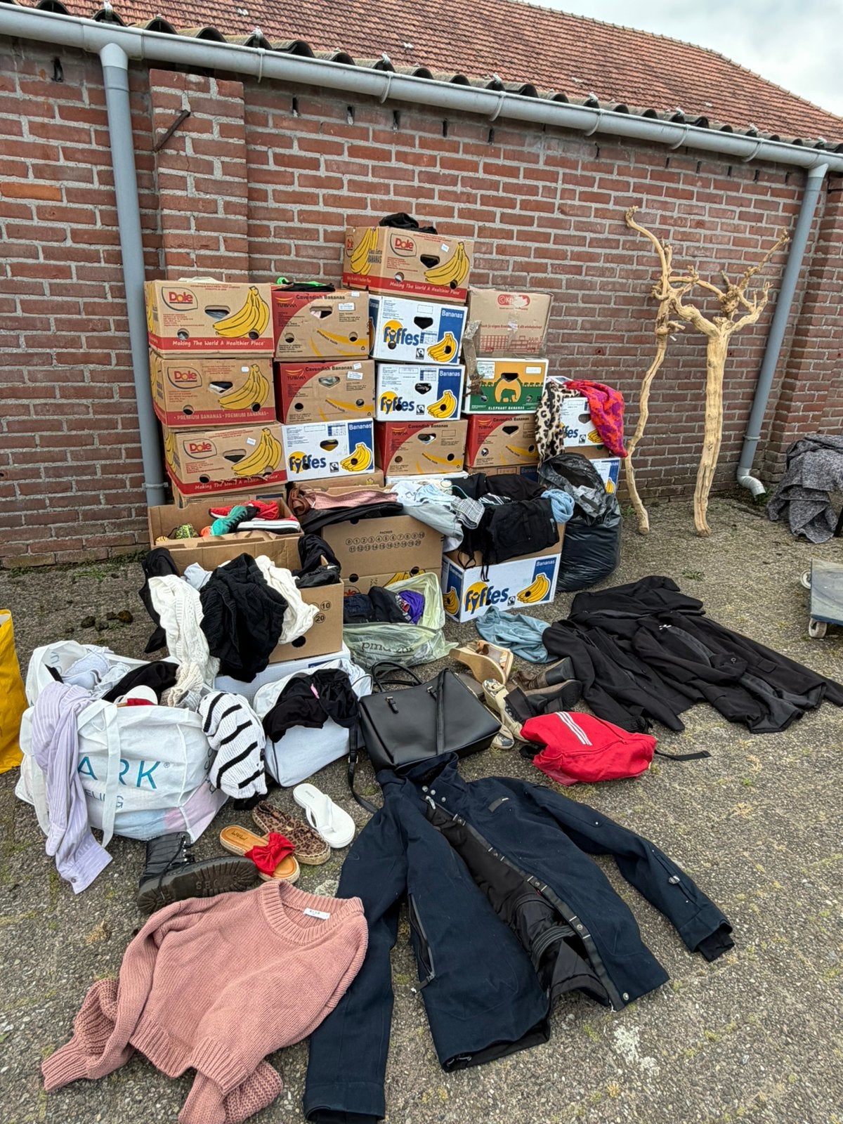 30 dozen vol met allerlei (merk) kleding + schoenen, Ophalen, Zo goed als nieuw