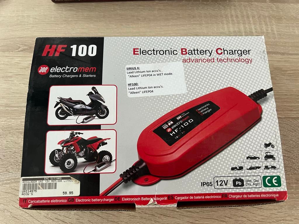 Motor/scooter acculader HF-100 (max 2x gebruikt), Motoren, Ophalen of Verzenden