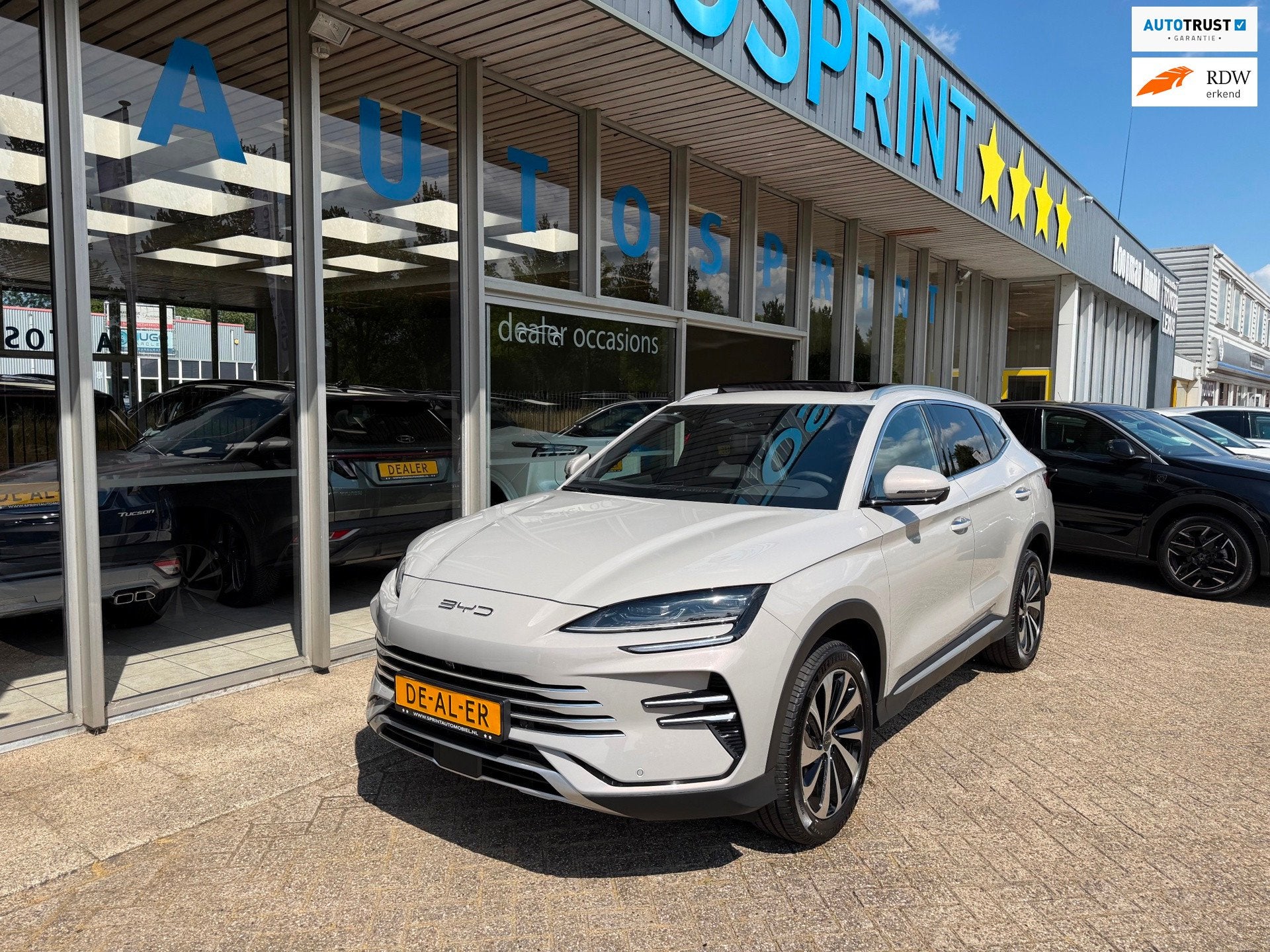 BYD SEAL U 1.5 T DM-i AWD Design 4 WHEEL DRIVE 324PK GELIJK, Auto's, Automaat, Seal U, Zwart, Beige