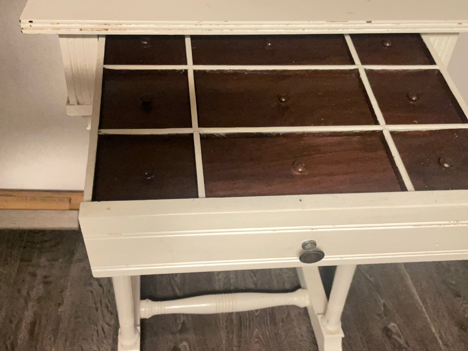 Antiek , naaitafeltje vakkentafel, sieradentafel, kastje, Ophalen