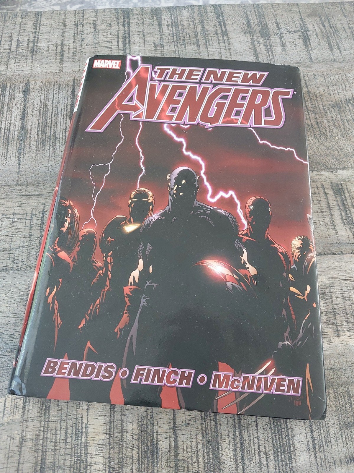The New Avengers volume 1 - Marvel stripboek, Boeken, Eén stripboek, Ophalen of Verzenden, Gelezen, Brian Michael Bendis, David Finch, Steve McNiven