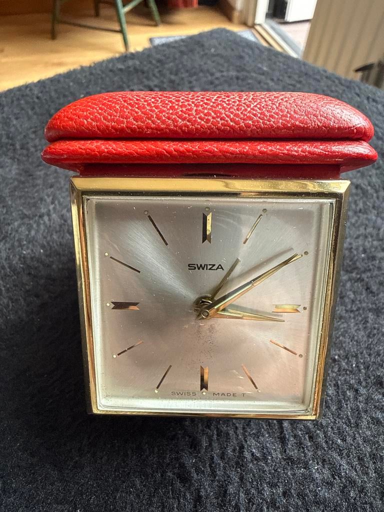 Vintage Swiza reiswekker in rood lederen etui, Ophalen of Verzenden