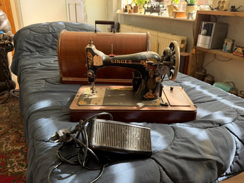 Antieke Singer naaimachine met houten kap (3 van 3), Ophalen