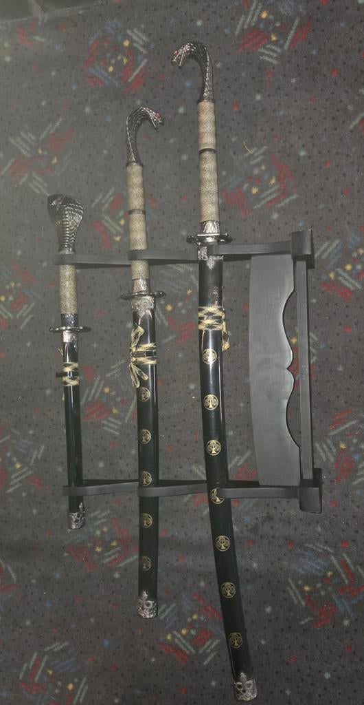 Decoratieve zwaarden met slangenkoppen, Ophalen of Verzenden