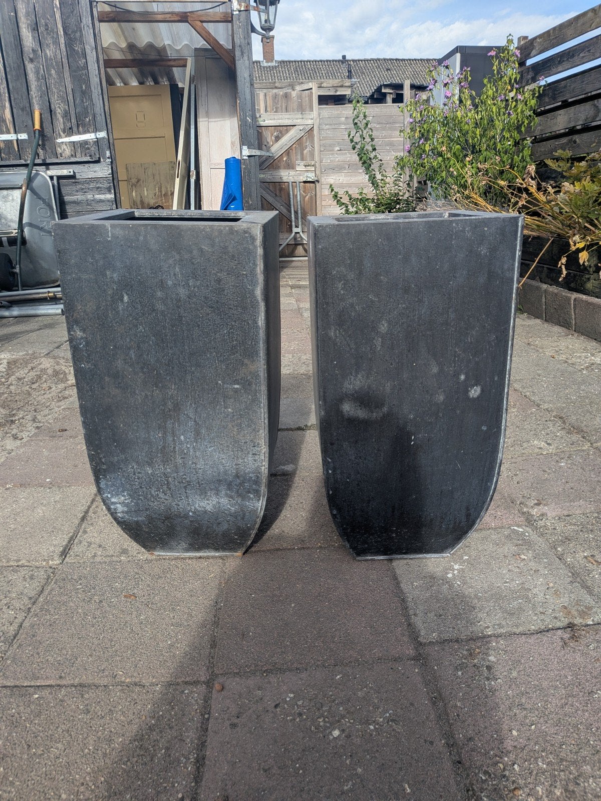 Twee grote metalen plantenbakken – 70 cm hoog, Tuin en Terras, Bloembakken en Plantenbakken, Ophalen, Metaal, Minder dan 30 cm
