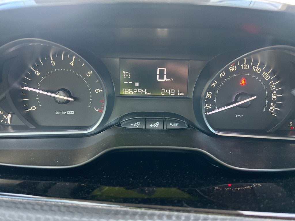 Foto 8 van Peugeot 208 1.2 5D NAP Airco Navi scherm Trekhaak CarPlay Nw