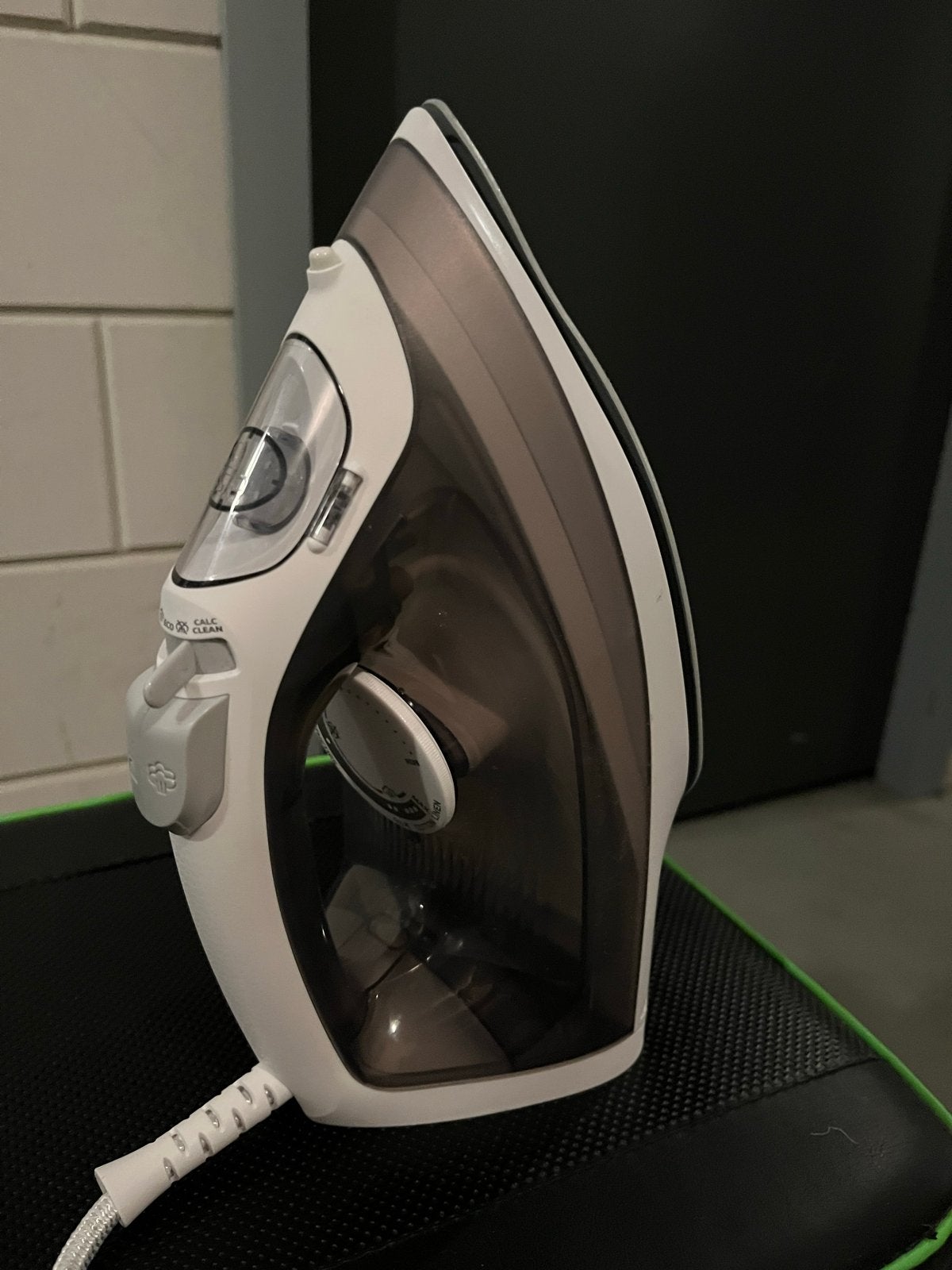 Philips Strijkijzer met snoer - Wit/Grijs - Keramische zool, Witgoed en Apparatuur, Ophalen of Verzenden, Zo goed als nieuw, Strijkijzer met snoer