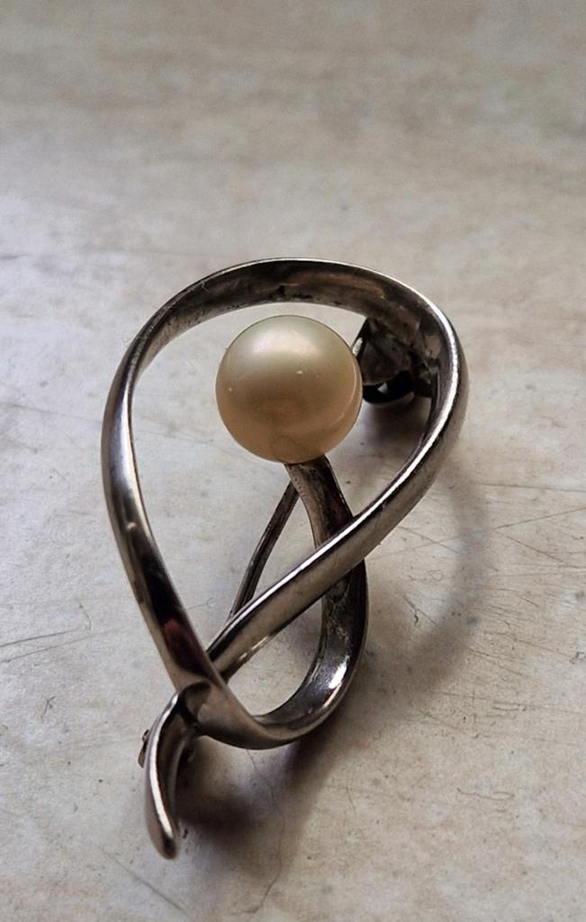 Zilveren gekeurd broche met Echte Parel, Verzenden, Gebruikt, Zilver, Zilver