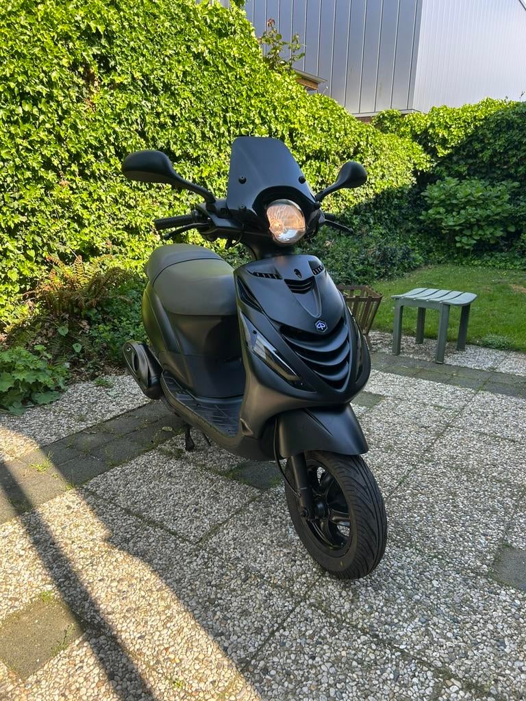 Piaggio Zip SP Brom, Fietsen en Brommers, Scooters | Piaggio, Ophalen, Zo goed als nieuw, Benzine, Zip