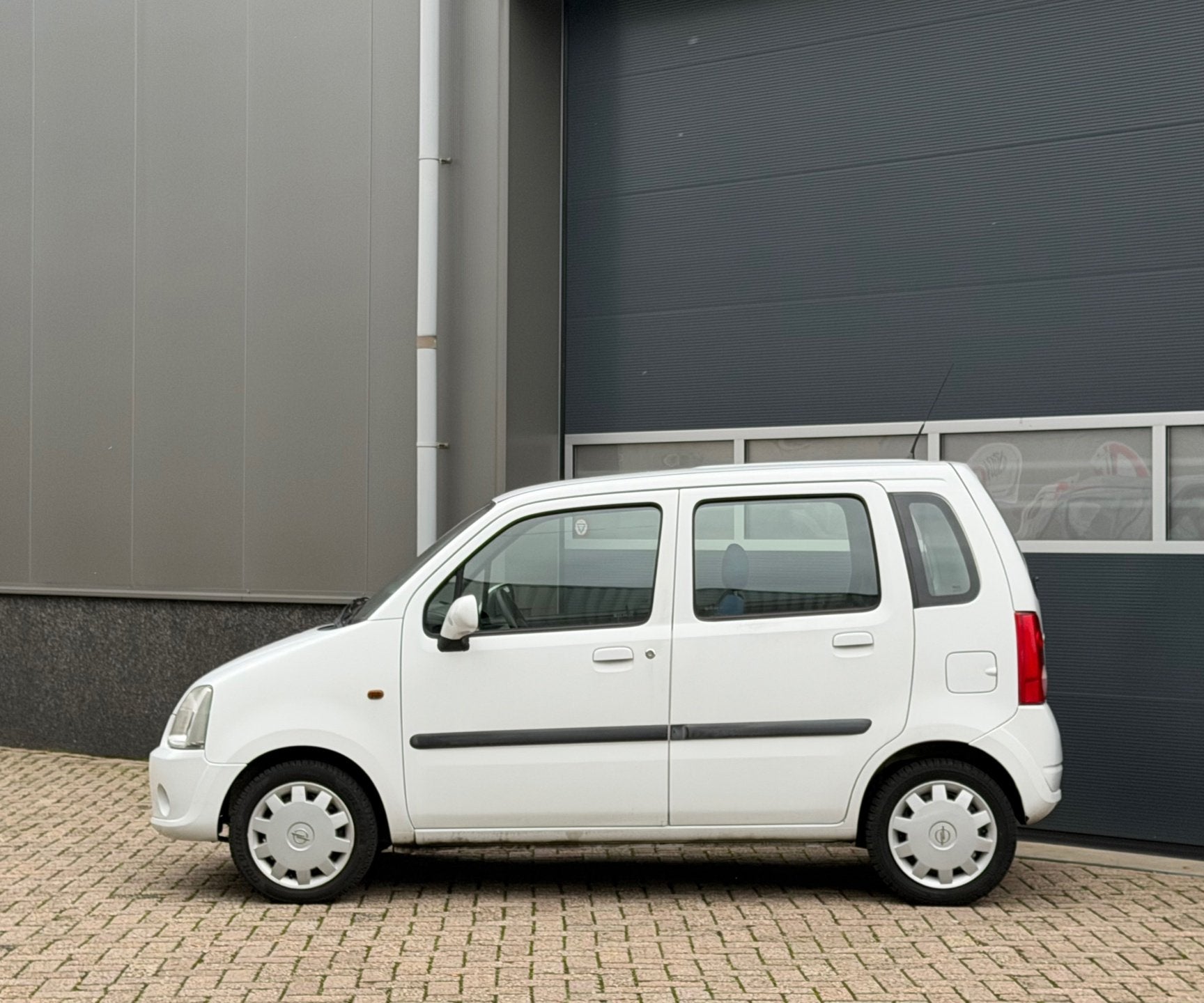 Opel Agila 1.2-16V Enjoy bj.2004 Stuurbekr|Cv|Radio|Nap., Voorwielaandrijving, Elektrische ramen, Stof, Wit