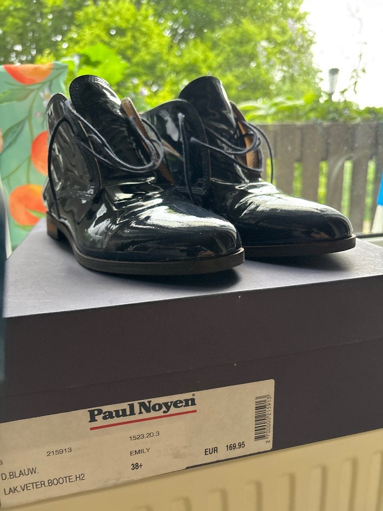 Lakschoen veterboot mt 38, Blauw, Overige typen, Ophalen of Verzenden, Zo goed als nieuw