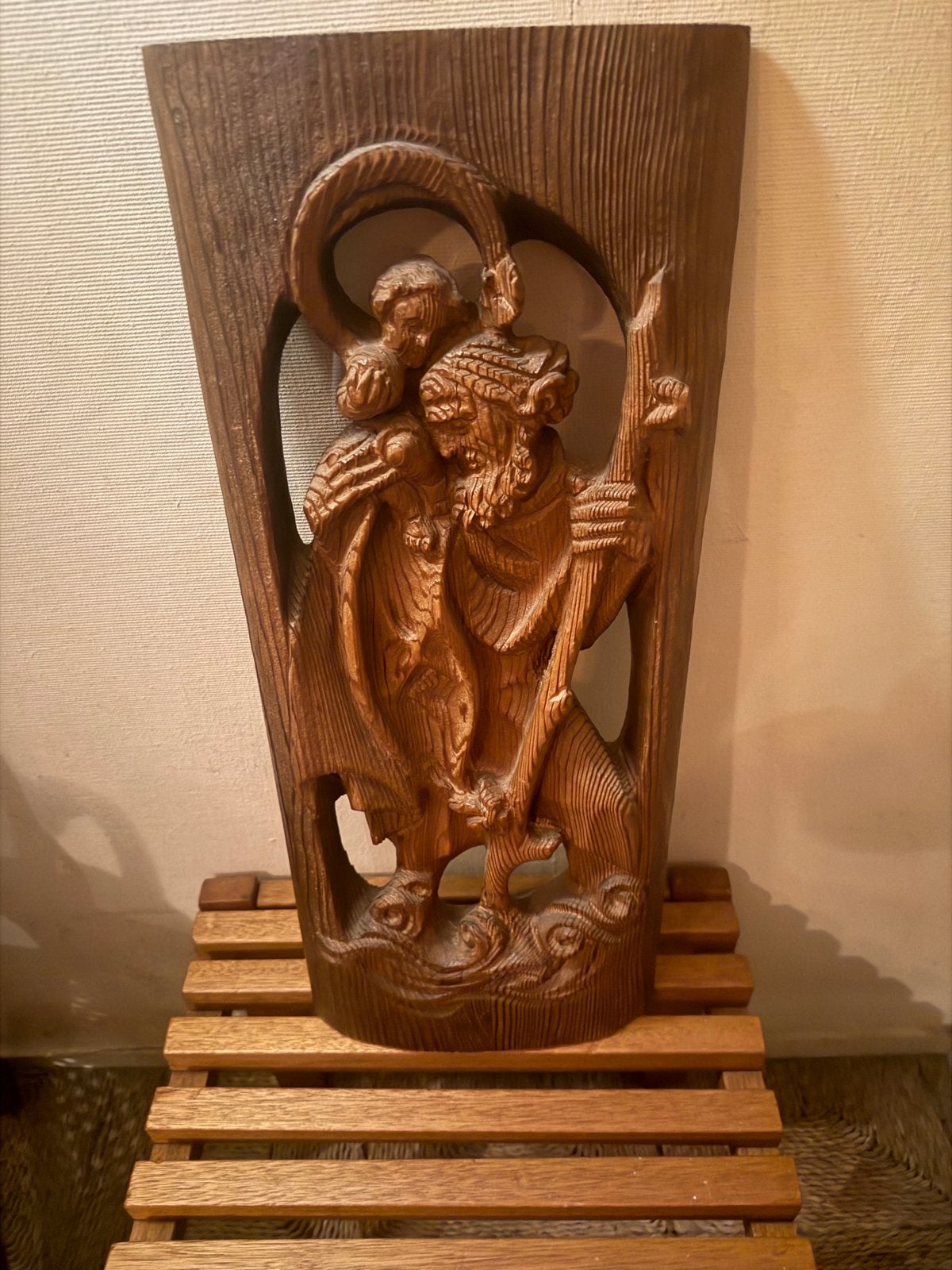 Houten wanddecoratie met religieuze voorstelling, Handgemaakt, Wanddecoratie, Hout, Bruin