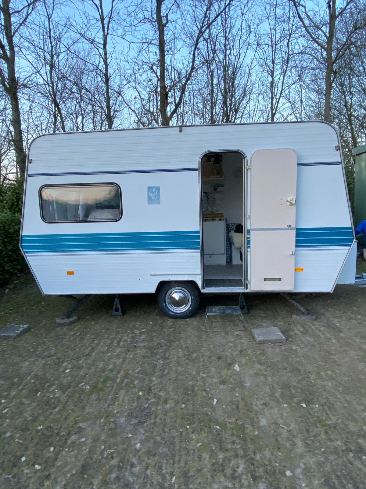 Retro Knaus Komfort 415 Caravan uit 1978 - Unieke Klassieker, Disselslot, Standaardzit, Omvormbare zithoek, 750 - 1000 kg